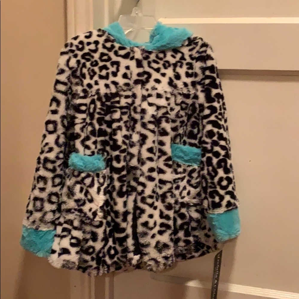 Isobella & Chloe faux leopard print coat